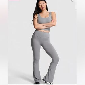 PINK Victoria's Secret Relay Flare Leggings